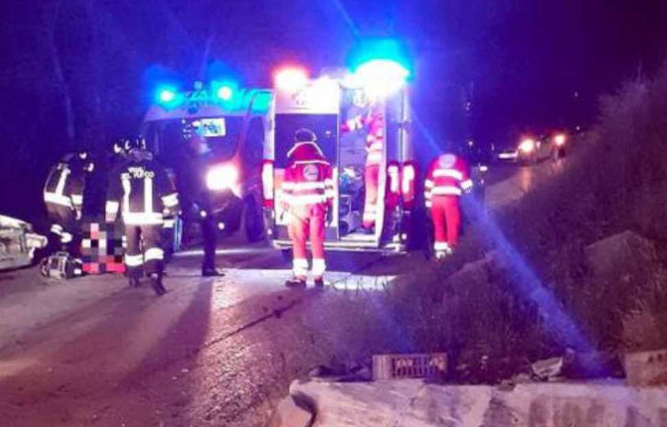 Dramma della domenica, padre e madre cadono in un dirupo e muoiono davanti alla figlia