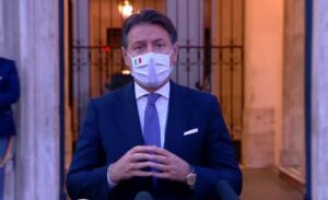 Campania verso la zona rossa, la cabina di regia dell'Iss parla di dati compatibili: attesa conferma Governo