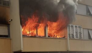 carabiniere salva bimbo incendio