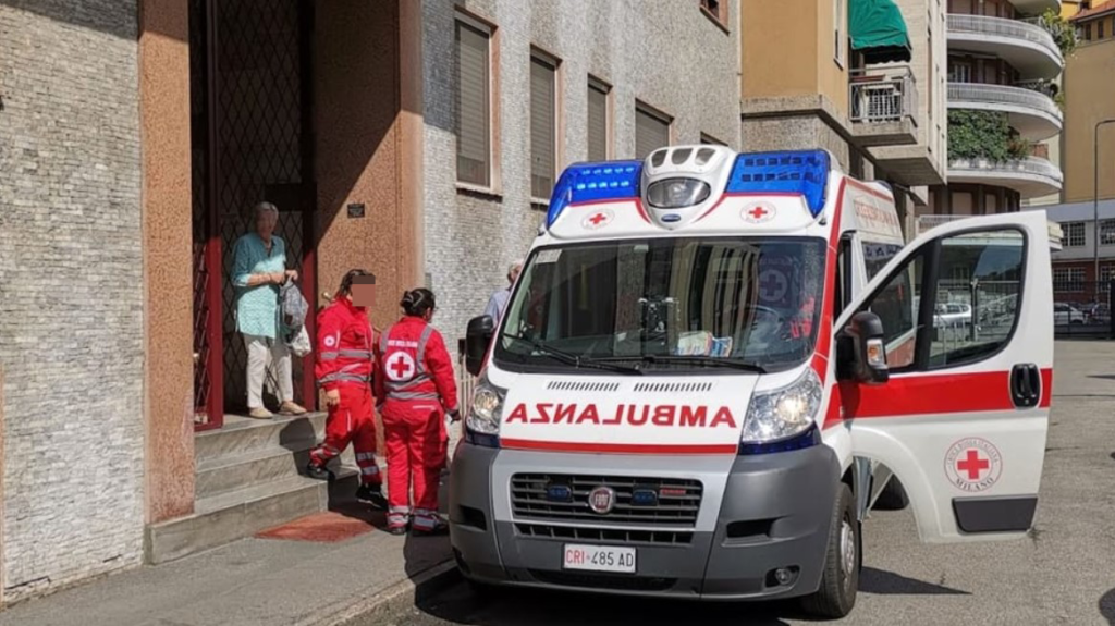 cede lucernario muore ragazza 16 anni