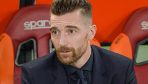 De Sanctis nell'incidente stradale ha riportato fratture multiple alle costole e dorsali, per le quali e' stato necessario un intervento in cui e' stata asportata la milza ed evacuata l'emorragia post traumatica. Il decorso post operatorio prosegue regolarmente senza complicanze e il dirigente e' cosciente. La situazione e' sotto controllo e sara' monitorata nelle prossime 24 ore.