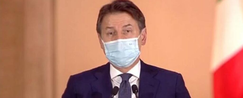 Coronavirus e Natale, si lavora a nuove restrizioni: zona rossa e anticipare il coprifuoco alle 18. Le proposte