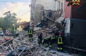 crolla palazzina via innominata