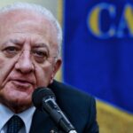 Dopo il Dpcm l'ordinanza di De Luca. Scuole, chiusure e coprifuoco: la decisione del Governatore