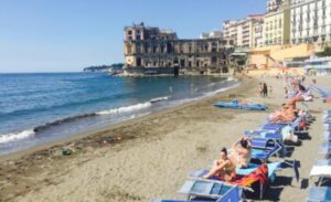 divieto balneazione napoli