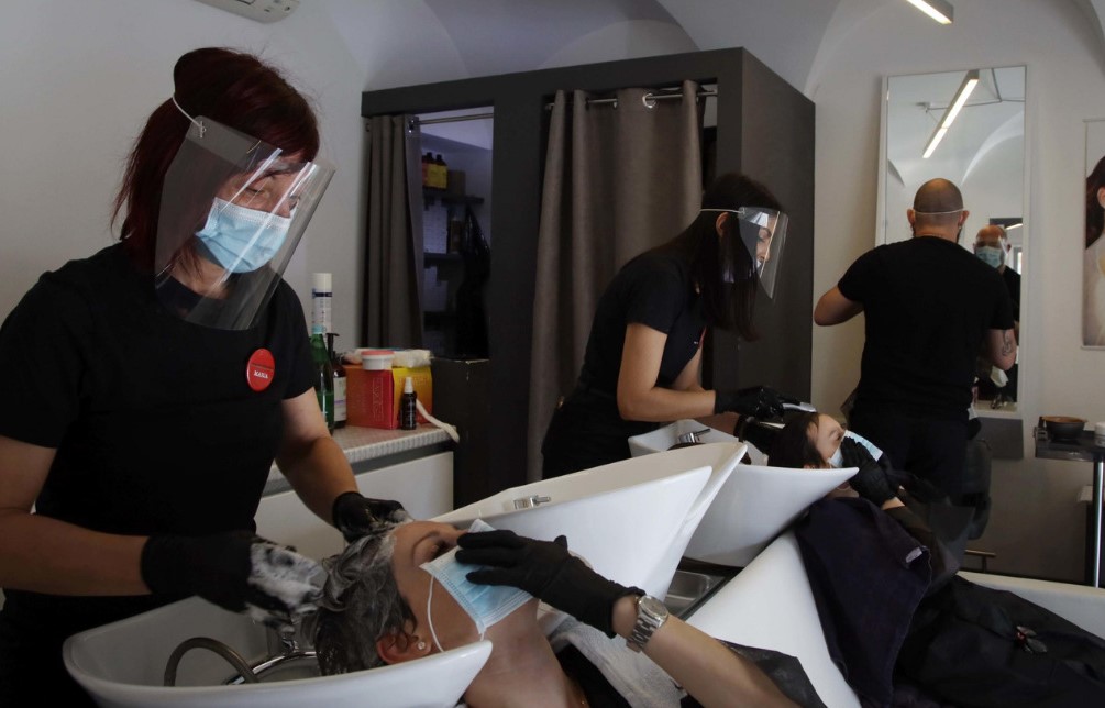Nuovo Dpcm, nessuna chiusura per parrucchieri e centri estetici: si valuta palestre