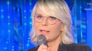 casa a luci rosse nel cuore di napoli sveva Gli agenti della Polizia municipale di Napoli, Unita' operativa Chiaia hanno sequestrato una casa vacanze in zona Posillipo dove veniva svolta attivita' di prostituzione. Da accertamenti eseguiti si accertava che, in un lussuoso appartamento con vista mare due donne pubblicizzavano le proprie prestazioni sessuali su alcuni siti. Complice una dipendente di un agenzia immobiliare che aveva provveduto a mettere a disposizione delle donne l'immobile. La dipendente e' stata denunciata all'Autorita' giudiziaria e l'immobile e' stato sequestrato.casa a luci rosse nel cuore di napoli sveva Gli agenti della Polizia municipale di Napoli, Unita' operativa Chiaia hanno sequestrato una casa vacanze in zona Posillipo dove veniva svolta attivita' di prostituzione. Da accertamenti eseguiti si accertava che, in un lussuoso appartamento con vista mare due donne pubblicizzavano le proprie prestazioni sessuali su alcuni siti. Complice una dipendente di un agenzia immobiliare che aveva provveduto a mettere a disposizione delle donne l'immobile. La dipendente e' stata denunciata all'Autorita' giudiziaria e l'immobile e' stato sequestrato.