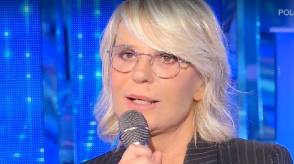 casa a luci rosse nel cuore di napoli sveva Gli agenti della Polizia municipale di Napoli, Unita' operativa Chiaia hanno sequestrato una casa vacanze in zona Posillipo dove veniva svolta attivita' di prostituzione. Da accertamenti eseguiti si accertava che, in un lussuoso appartamento con vista mare due donne pubblicizzavano le proprie prestazioni sessuali su alcuni siti. Complice una dipendente di un agenzia immobiliare che aveva provveduto a mettere a disposizione delle donne l'immobile. La dipendente e' stata denunciata all'Autorita' giudiziaria e l'immobile e' stato sequestrato.casa a luci rosse nel cuore di napoli sveva Gli agenti della Polizia municipale di Napoli, Unita' operativa Chiaia hanno sequestrato una casa vacanze in zona Posillipo dove veniva svolta attivita' di prostituzione. Da accertamenti eseguiti si accertava che, in un lussuoso appartamento con vista mare due donne pubblicizzavano le proprie prestazioni sessuali su alcuni siti. Complice una dipendente di un agenzia immobiliare che aveva provveduto a mettere a disposizione delle donne l'immobile. La dipendente e' stata denunciata all'Autorita' giudiziaria e l'immobile e' stato sequestrato.