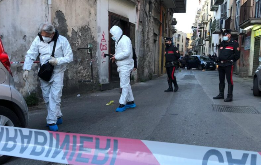 Si torna a sparare a Napoli, Federico Grasso raggiunto da due colpi d'arma da fuoco