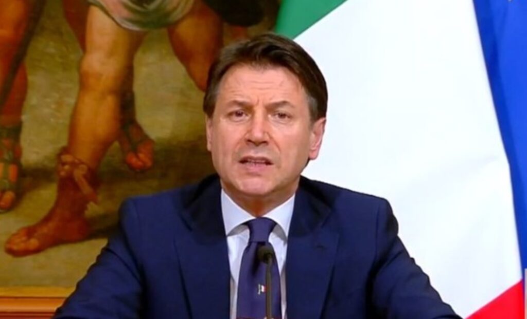 Conte firma il dpcm nella notte, cerimonie, feste in casa, mascherine e sport: cosa cambia per gli italiani