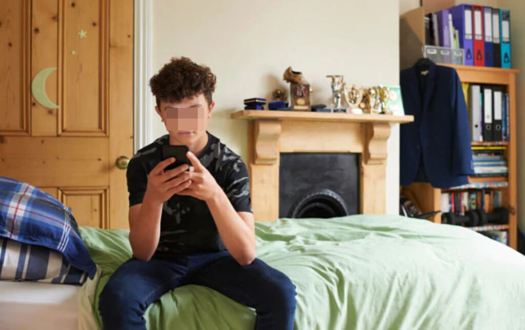 "Gioca con me o mi uccido", la follia di un ragazzino in chat: salvato dalla Polizia