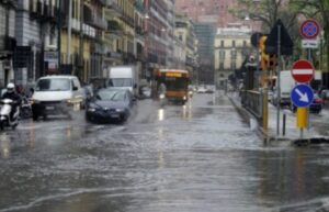 forti temporali napoli allerta arancione