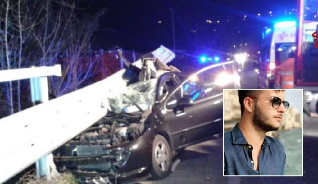 Chiede un passaggio a un'auto, vettura contro guardrail: Giovanni muore a 18 anni