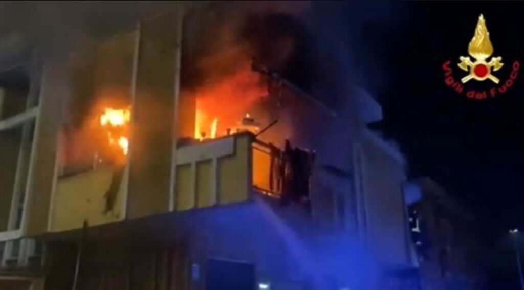 incendio appartamento via casavatore