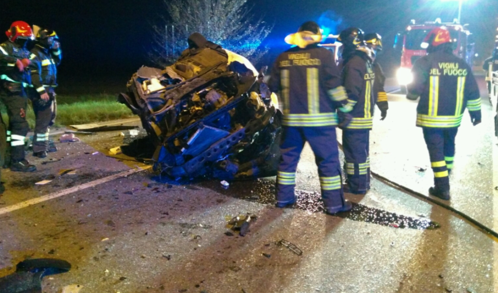 Incidente a Benevento, ragazza di 22 anni muore sul colpo: gravi le due amiche che erano con lei