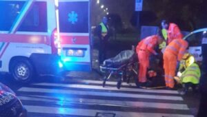 investe madre e figlio muore bimbo 15 mesi