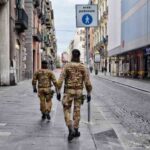 Allarme Coronavirus, i commercianti di Napoli chiedono lockdown: "Chiudere tutto per salvare Natale"