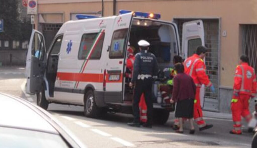 malore in centro analisi e muore