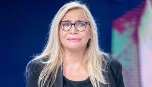 Mara Venier festeggia l'anniversario, la frase sul marito fa il boom di like