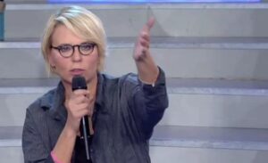 maria de filippi caccia corteggiatore