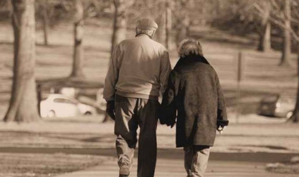 Uniti fino all'ultimo, marito e moglie morti nel giorno del loro anniversario: prima lui e poi lei dopo la notizia