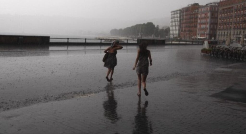 Meteo Napoli, circolazione depressionaria blocca l'afa: in arrivo aria più fresca