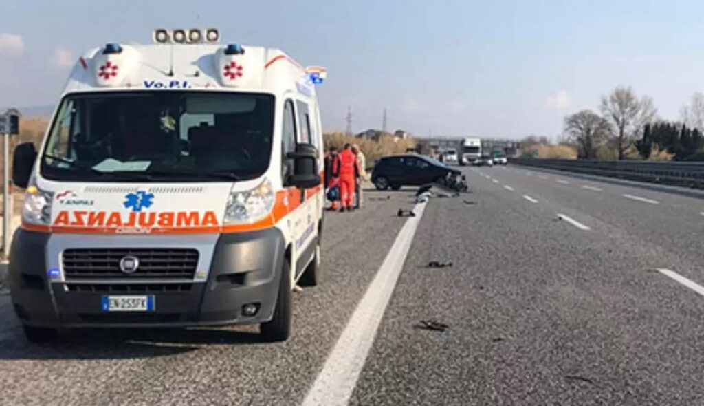 Dramma a Cellole, donna muore in auto davanti alla sua famiglia