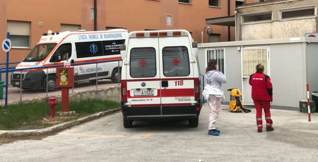 Dramma a Sant'Antimo, uomo muore mentre aspetta visita in un centro