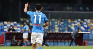 Uno strepitoso Napoli al San Paolo batte il Genoa 6 a 0: doppietta di Lozano