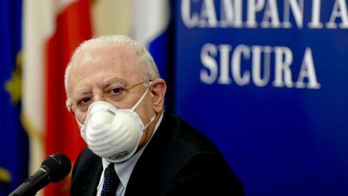 “De Luca chiuso in un bunker per sfuggire dal virus”, la risposta del Governatore: "Un’idiozia"