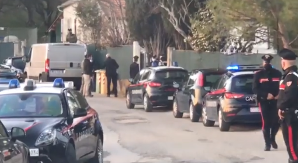 Lite familiare finisce in tragedia, padre spara al figlio di 27 anni e lo uccide