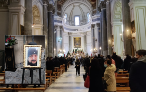 pescivendolo antonio morione funerali torre annunziata