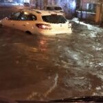 Bomba d'acqua a Casal di Principe, autista salva famiglia con due bimbe intrappolata