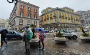 La piccola era con la madre al supermercato, poi la tragedia Eliambulanza sul posto