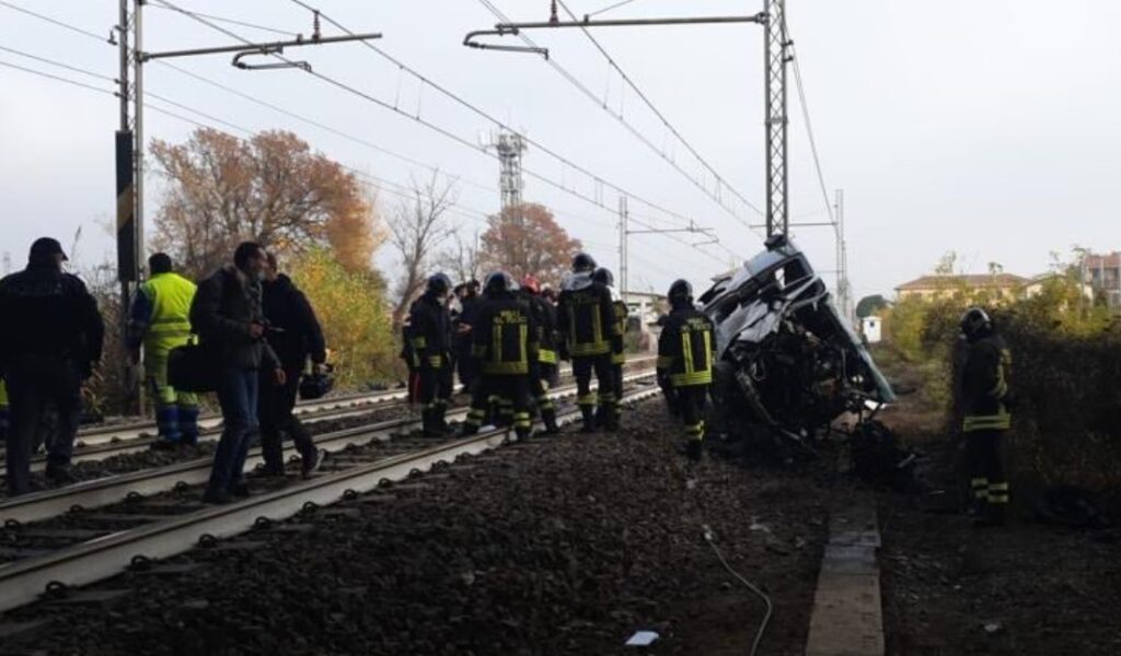 pulmanino precipita binari un morto