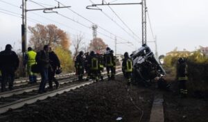 pulmanino precipita binari un morto