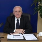 Campania, De Luca firma ordinanza su riapertura mercati 'controllata'