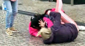 rissa tra donne torre del greco