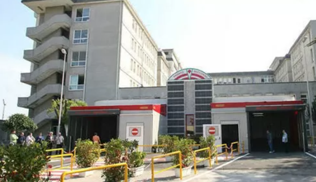 si lancia nel vuoto ospedale nocera