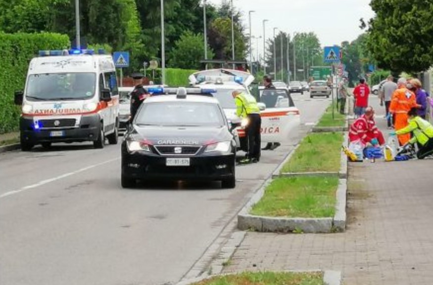 si sente male in auto e muore