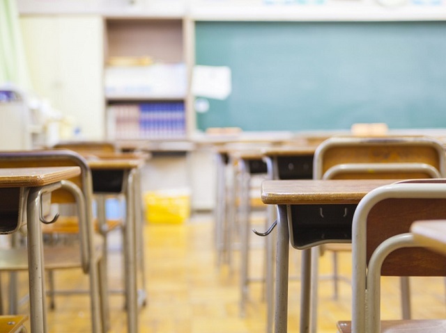 Scuole chiuse in Campania, è ufficiale: la decisione dopo l'ordinanza di De Luca