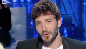Gaffe di Mara Venier con Stefano De Martino: "Figlio di buona donna"