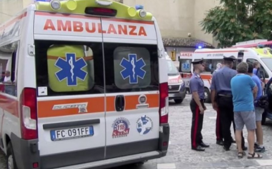 uccide padre volume alto