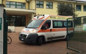 Uomo si toglie la vita tagliandosi la gola, aveva già tentato suicidio in passato