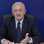 Vincenzo De Luca attacca il Governo e lancia un appello ai sindaci: "Chiudete lungomari e centri storici"