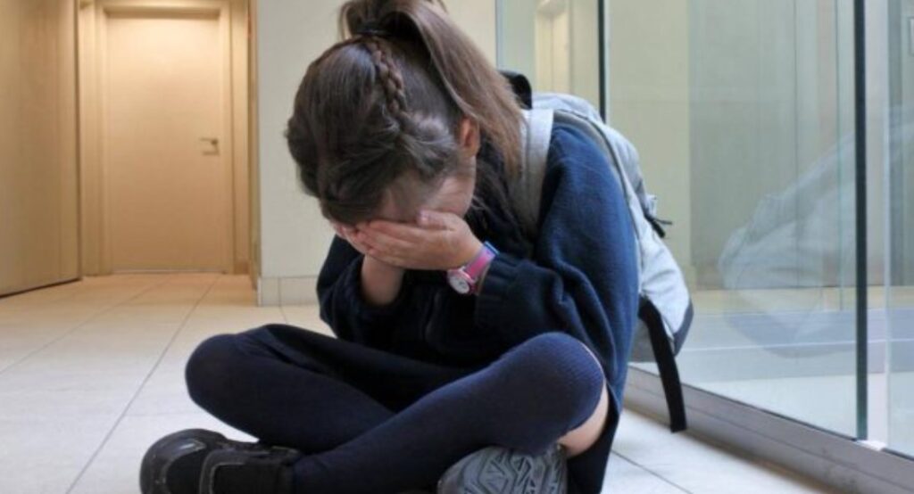 Violenza sessuale, entra dal balcone in assenza dei genitori e violenta la loro bambina