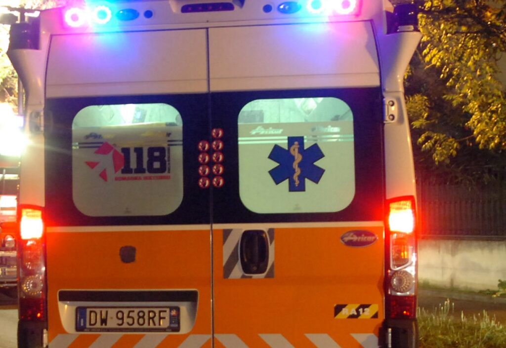 Marito dà fuoco alla moglie