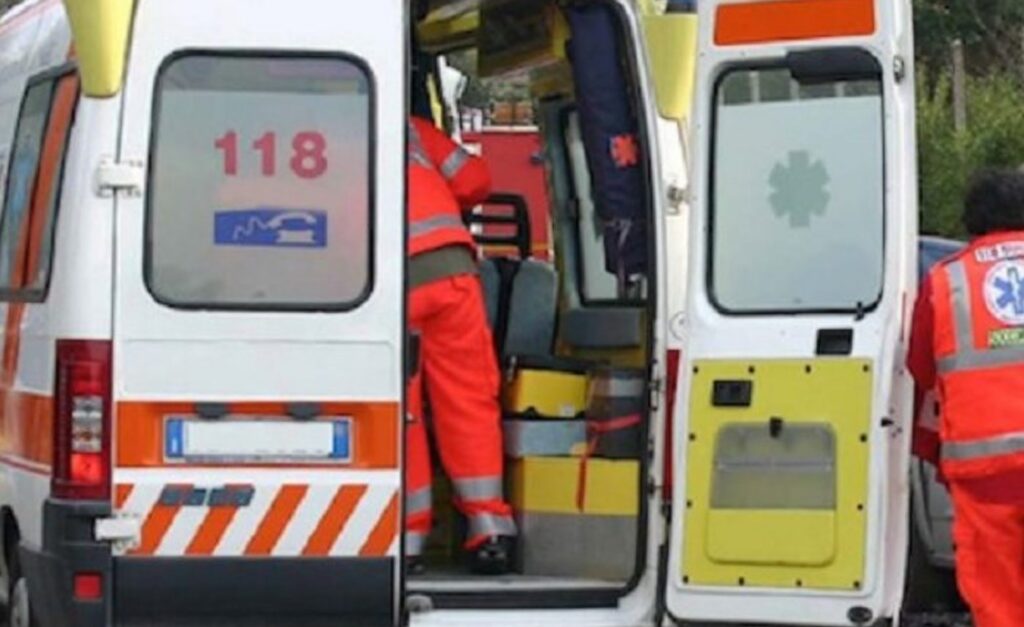 Muore mentre è in bagno