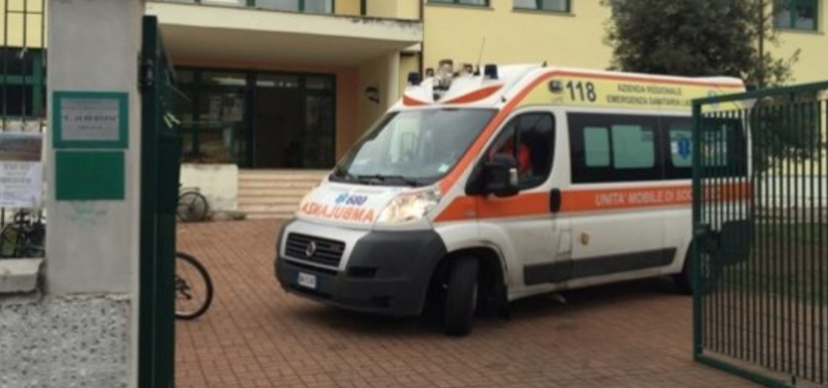 Operaio muore fuori una scuola di Aversa