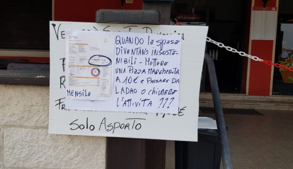 Pizzeria mostra la bolletta insieme allo scontrino